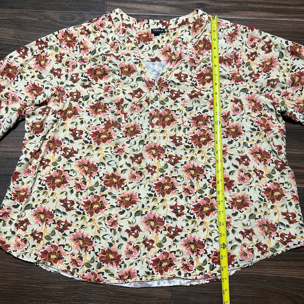 Torrid Harper‎ Floral Blouse 4 4X Yellow Cream Pink 3/4 Sleeve V Neck - Picture 5 of 8